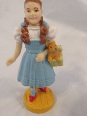 Loew's Ren.  Dorothy and Todo Statue.